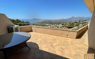 Beautiful and cozy apartment with panoramic views in Altea.